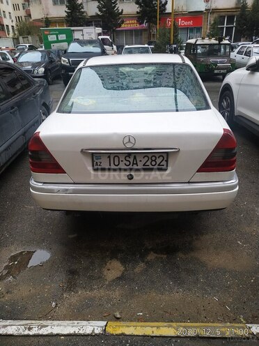 Mercedes C 220 1995, 235,000 km - 2.2 l - Bakı