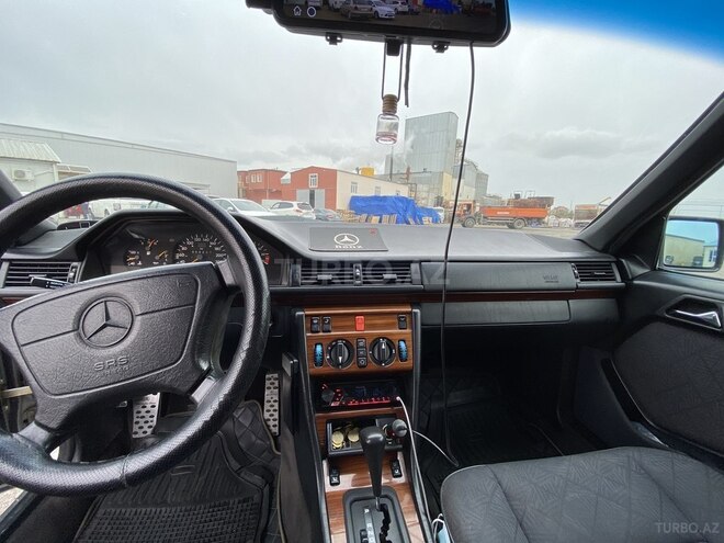 Mercedes E 220 1994, 320,000 km - 2.2 л - Bakı