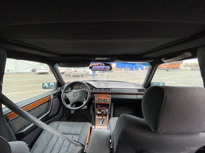Mercedes E 220 1994, 320,000 km - 2.2 л - Bakı
