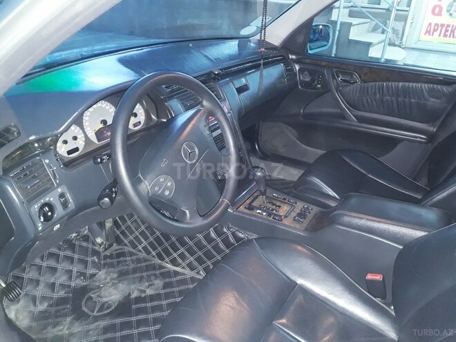 Mercedes E 320 2000, 215,000 km - 3.2 л - Bərdə