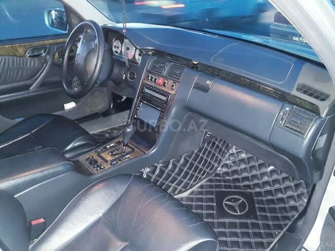 Mercedes E 320 2000, 215,000 km - 3.2 л - Bərdə