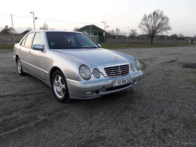Mercedes E 240 1999, 290,000 km - 2.6 l - Bakı