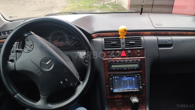 Mercedes E 240 1999, 290,000 km - 2.6 l - Bakı