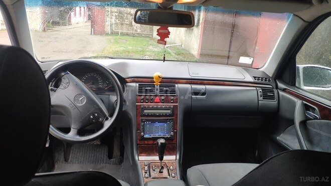 Mercedes E 240 1999, 290,000 km - 2.6 l - Bakı