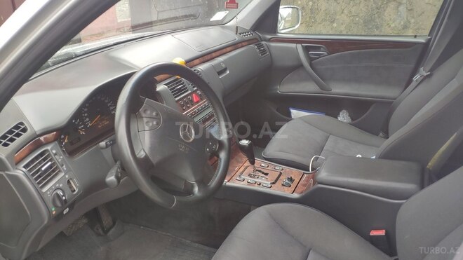 Mercedes E 240 1999, 290,000 km - 2.6 l - Bakı