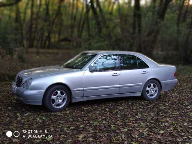 Mercedes E 240 1999, 290,000 km - 2.6 l - Bakı