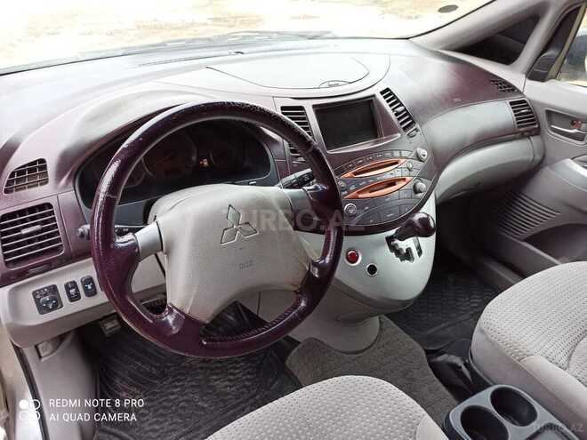 Mitsubishi Grandis 2004, 318,000 km - 2.4 л - Sumqayıt