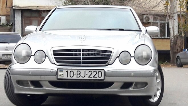 Mercedes E 220 2001, 323,000 km - 2.2 l - Bakı