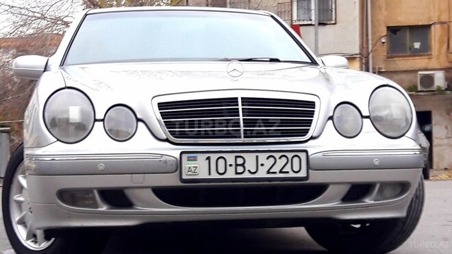 Mercedes E 220 2001, 323,000 km - 2.2 l - Bakı