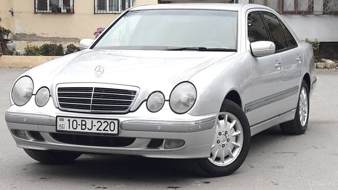 Mercedes E 220 2001, 323,000 km - 2.2 l - Bakı