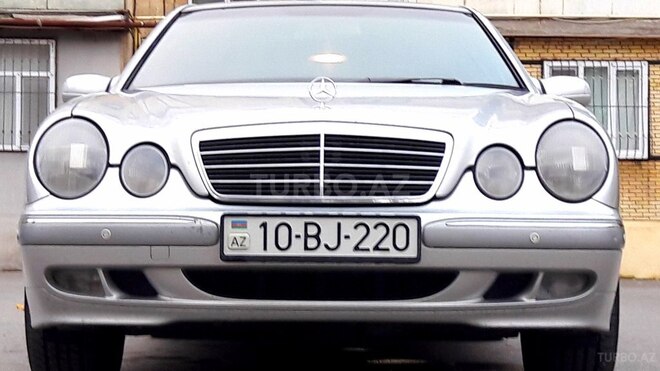 Mercedes E 220 2001, 323,000 km - 2.2 l - Bakı