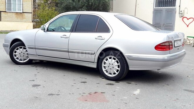 Mercedes E 220 2001, 323,000 km - 2.2 l - Bakı