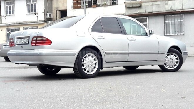 Mercedes E 220 2001, 323,000 km - 2.2 l - Bakı