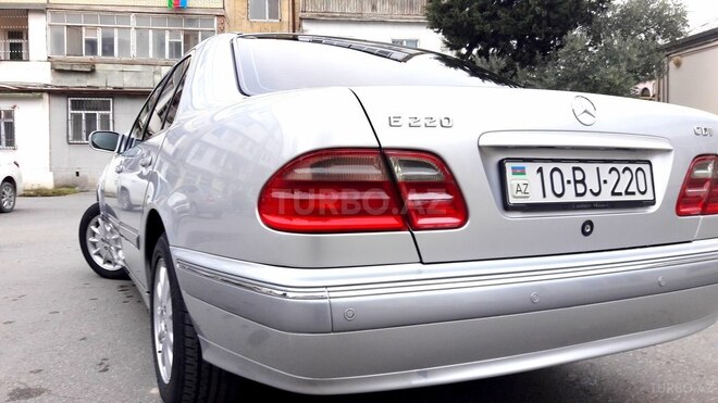 Mercedes E 220 2001, 323,000 km - 2.2 l - Bakı
