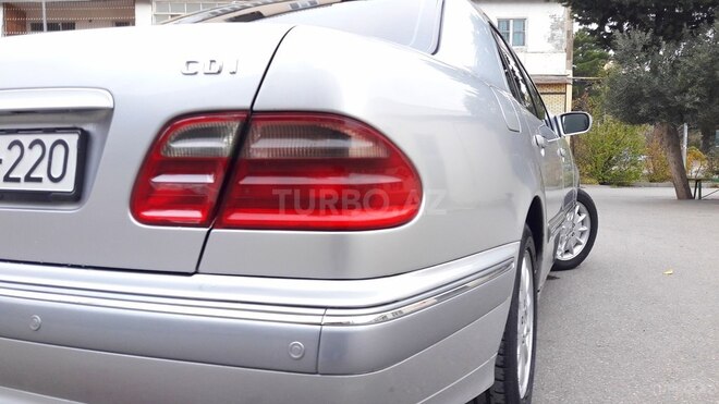 Mercedes E 220 2001, 323,000 km - 2.2 l - Bakı
