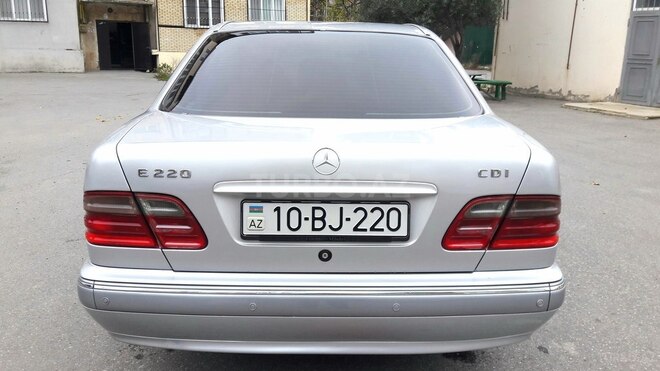 Mercedes E 220 2001, 323,000 km - 2.2 l - Bakı