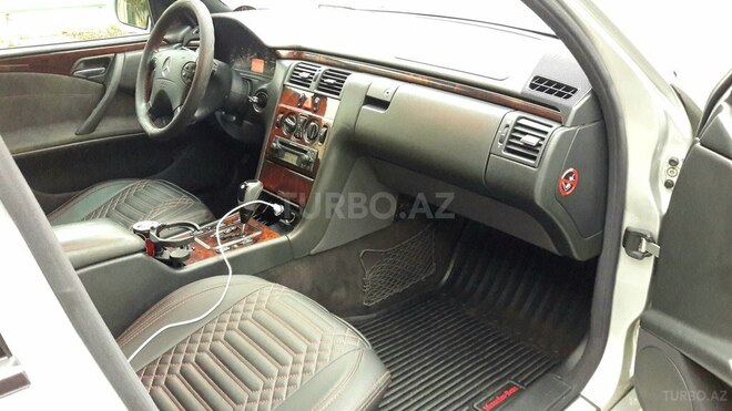 Mercedes E 220 2001, 323,000 km - 2.2 l - Bakı