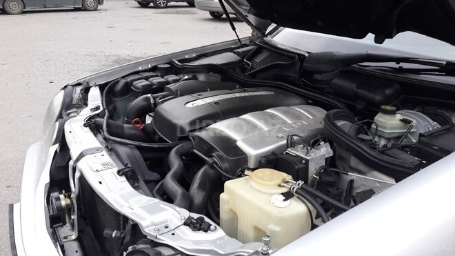 Mercedes E 220 2001, 323,000 km - 2.2 l - Bakı