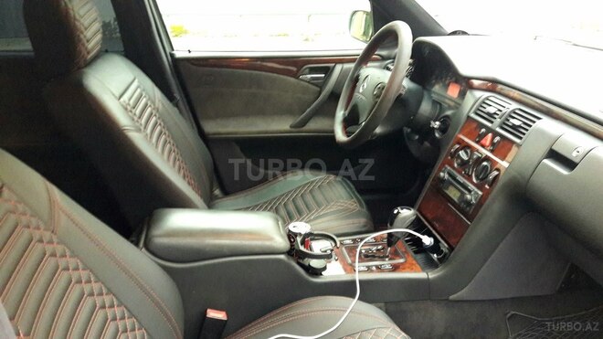 Mercedes E 220 2001, 323,000 km - 2.2 l - Bakı