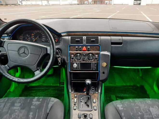 Mercedes E 200 1998, 328,500 km - 2.0 l - Gəncə