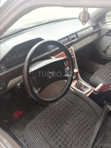 Mercedes E 200 1990, 205,648 km - 2.0 l - Bakı