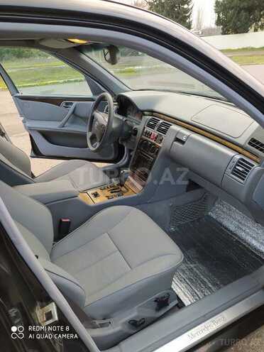 Mercedes E 320 2001, 364,150 km - 3.2 л - Masallı