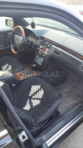 Mercedes E 240 1997, 320,000 km - 2.4 l - Gəncə