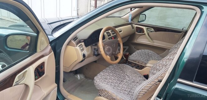 Mercedes E 320 2000, 328,000 km - 3.2 л - Quba