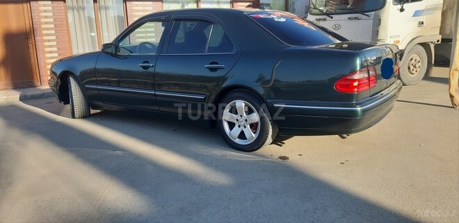Mercedes E 320 2000, 328,000 km - 3.2 л - Quba