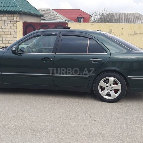 Mercedes E 320 2000, 328,000 km - 3.2 л - Quba