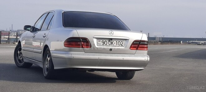 Mercedes E 220 2000, 355,300 km - 2.2 л - Bakı