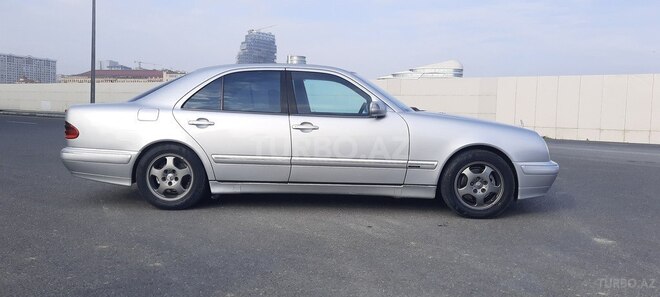 Mercedes E 220 2000, 355,300 km - 2.2 л - Bakı