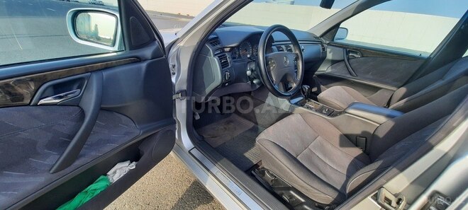 Mercedes E 220 2000, 355,300 km - 2.2 л - Bakı
