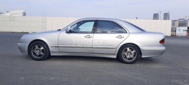 Mercedes E 220 2000, 355,300 km - 2.2 л - Bakı