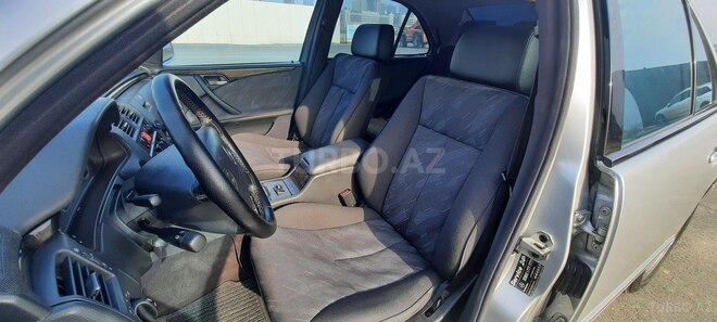 Mercedes E 220 2000, 355,300 km - 2.2 л - Bakı