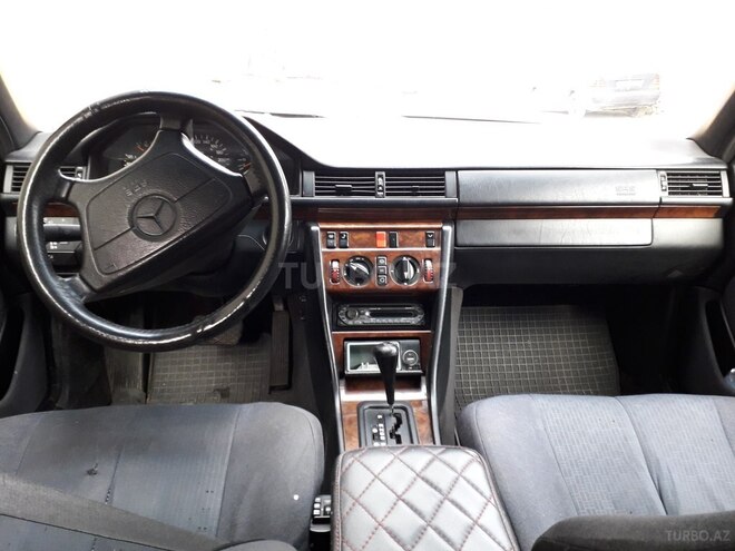 Mercedes E 220 1995, 327,000 km - 2.2 l - Bakı