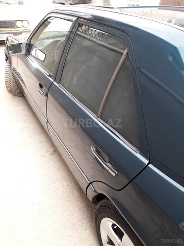 Mercedes E 220 1995, 327,000 km - 2.2 l - Bakı