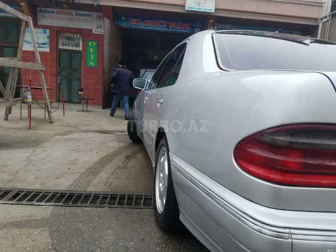Mercedes E 220 2001, 284,000 km - 2.2 l - Bakı