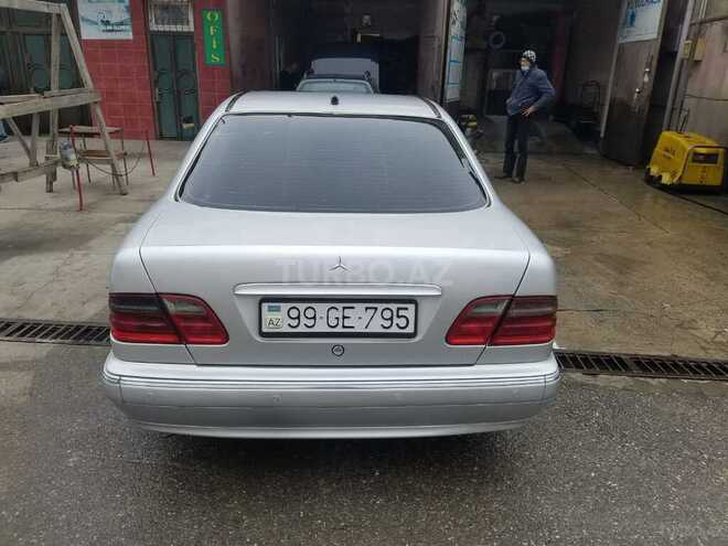 Mercedes E 220 2001, 284,000 km - 2.2 l - Bakı