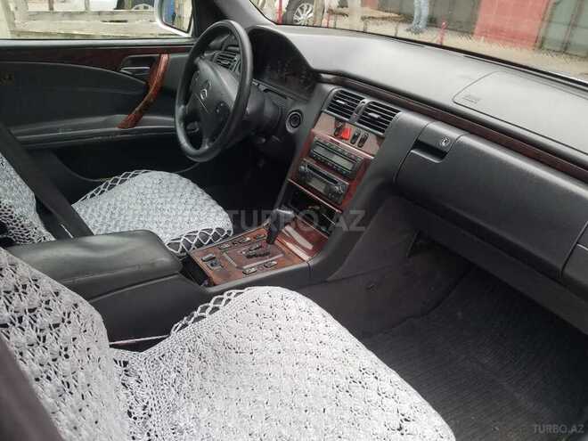 Mercedes E 220 2001, 284,000 km - 2.2 l - Bakı