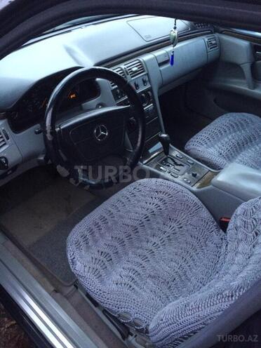 Mercedes E 200 1996, 272,400 km - 2.0 l - Qax