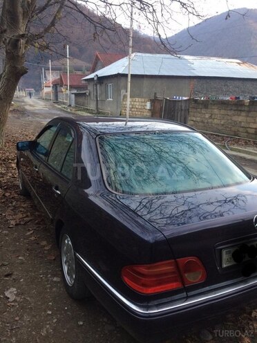 Mercedes E 200 1996, 272,400 km - 2.0 l - Qax