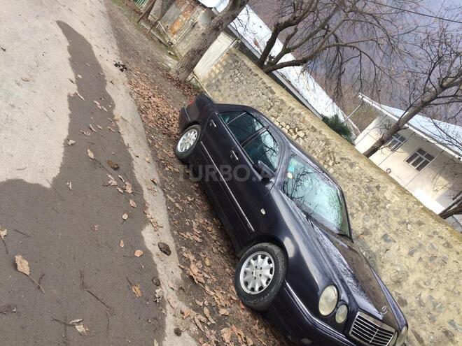 Mercedes E 200 1996, 272,400 km - 2.0 l - Qax