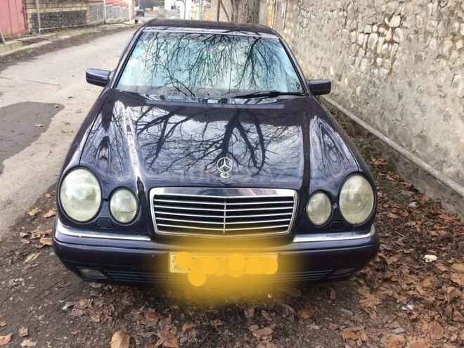 Mercedes E 200 1996, 272,400 km - 2.0 l - Qax