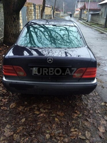 Mercedes E 200 1996, 272,400 km - 2.0 l - Qax