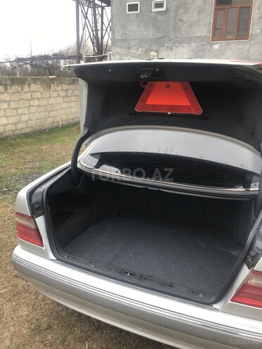 Mercedes E 240 2001, 177,000 km - 2.4 l - Ağdaş