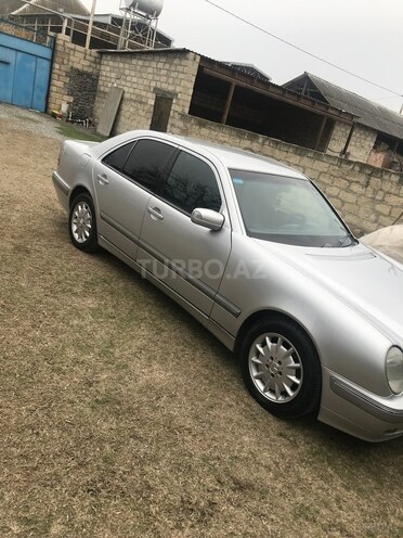 Mercedes E 240 2001, 177,000 km - 2.4 l - Ağdaş