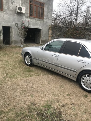 Mercedes E 240 2001, 177,000 km - 2.4 l - Ağdaş