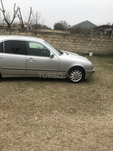 Mercedes E 240 2001, 177,000 km - 2.4 l - Ağdaş