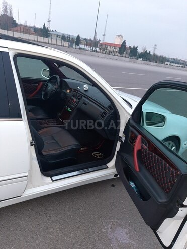 Mercedes E 240 2001, 125,000 km - 2.6 l - Bakı